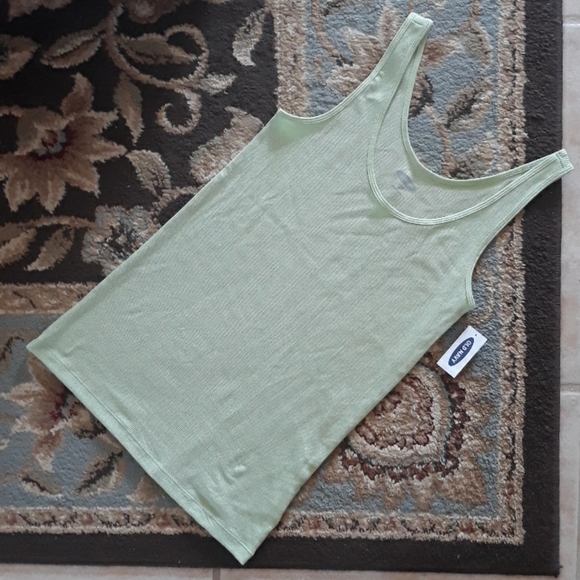 Old Navy slim fit tank - Picture 8 of 8